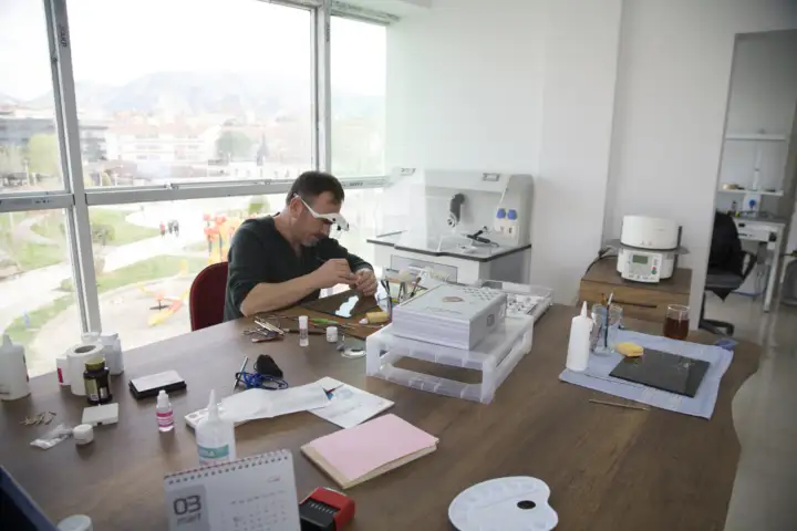 Marjinal CAD laboratuvarı — seramik ve bitim istasyonu